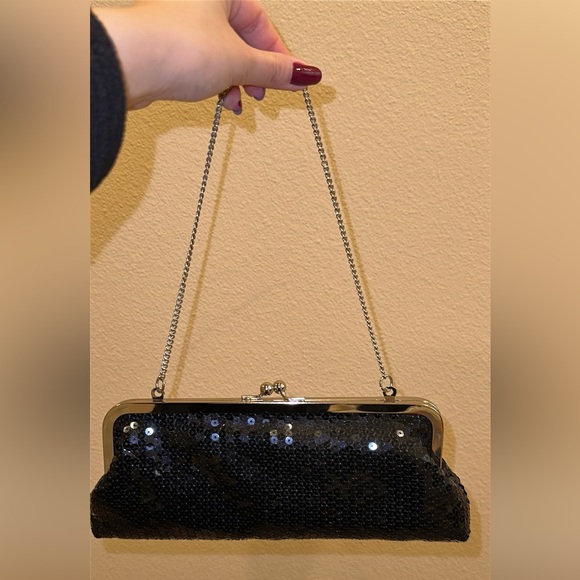 Black Sequin Snap Clutch Ann Taylor LOFT with hidden chain convertible chain ๐ค - Picture 4 of 8